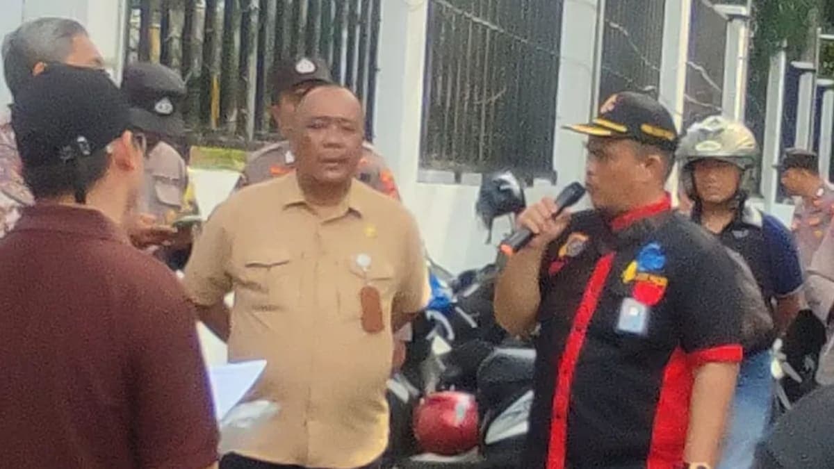 GERBRAK Gelar Aksi di DPRD Sumut, Soroti Sejumlah Isu Dugaan Korupsi dan Pelayanan Publik